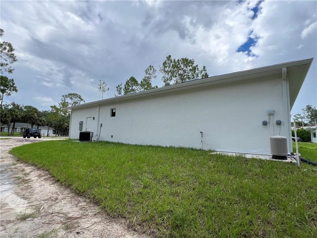 3210 10th Ave SE, Naples, FL 34117-33