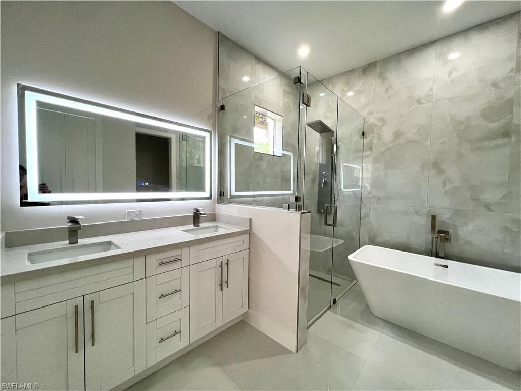 3210 10th Ave SE, Naples, FL 34117-8
