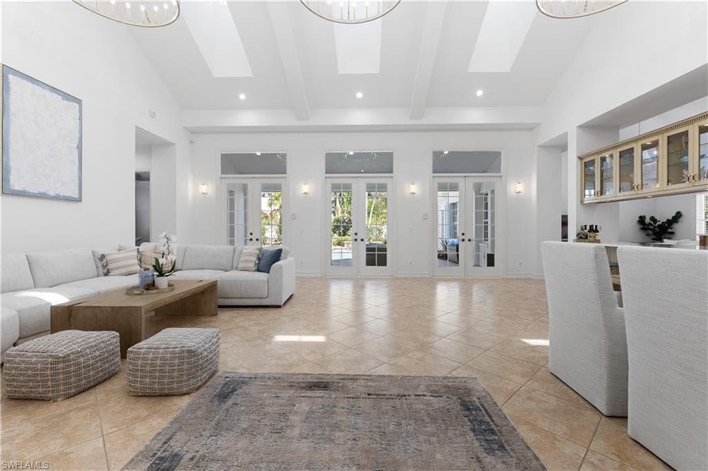 505 Harbour Dr, Naples, FL 34103-9