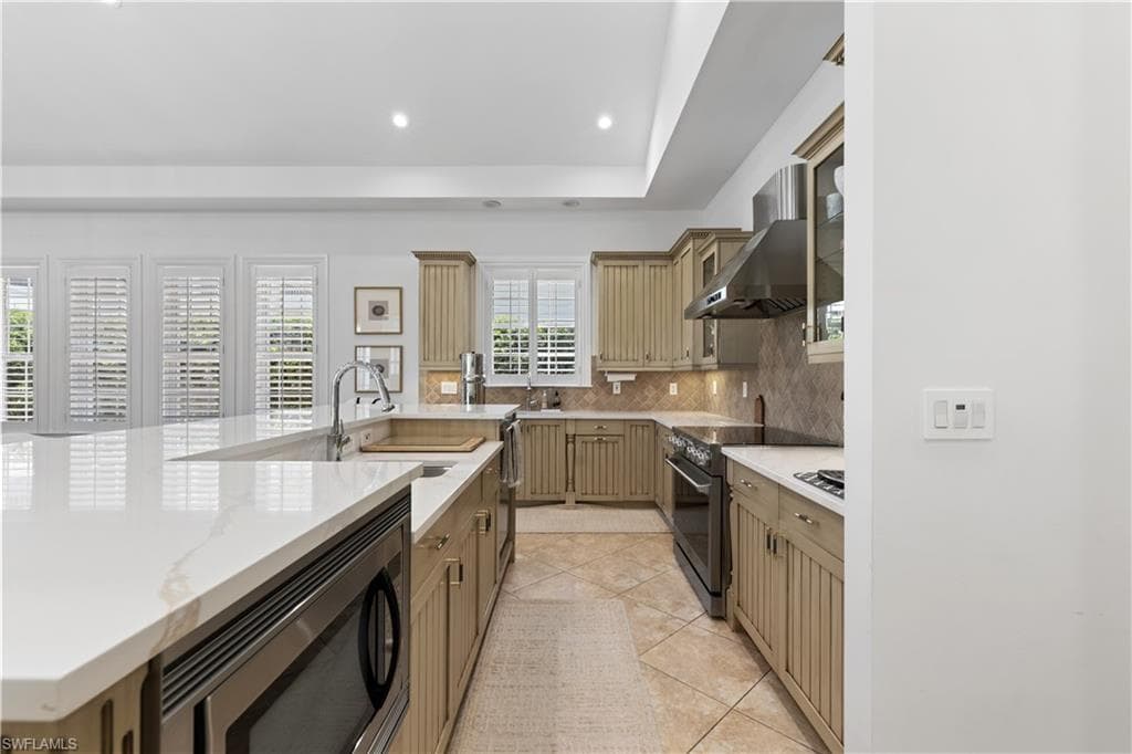 505 Harbour Dr, Naples, FL 34103-16