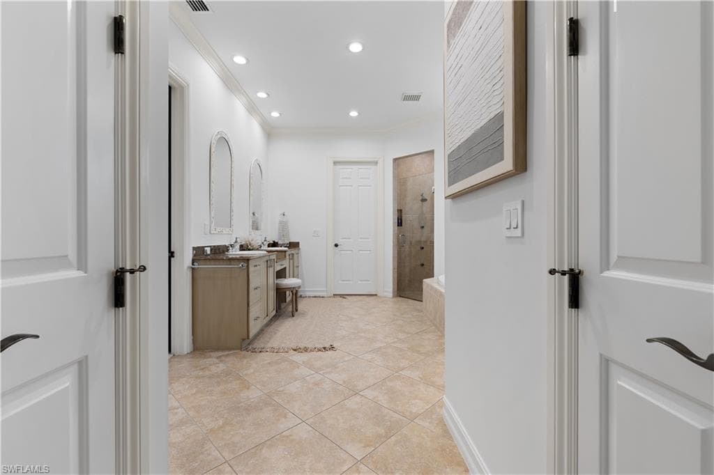 505 Harbour Dr, Naples, FL 34103-24