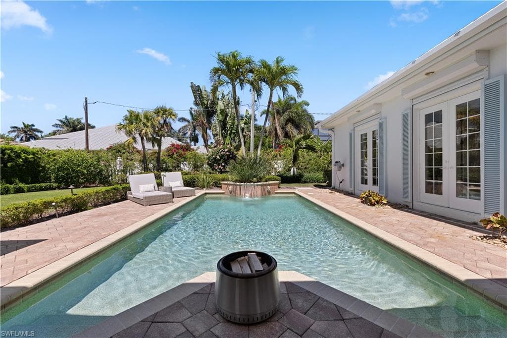 505 Harbour Dr, Naples, FL 34103-32