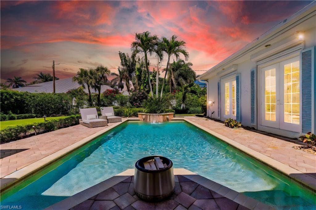 505 Harbour Dr, Naples, FL 34103-5