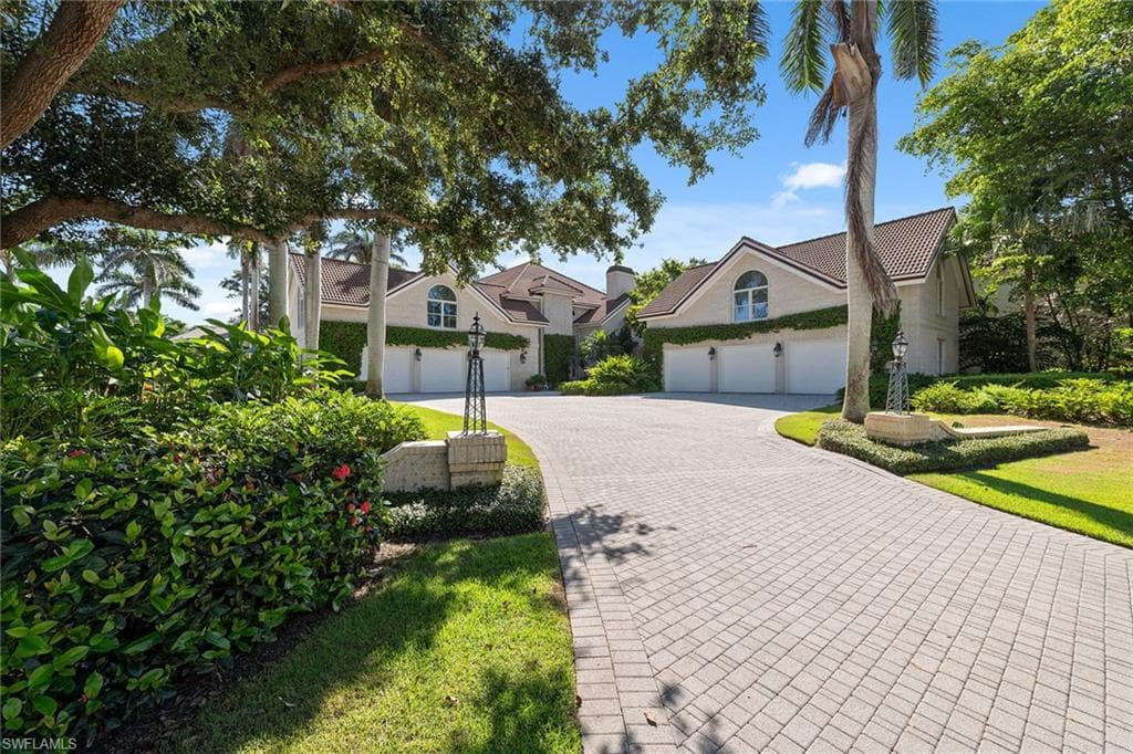 356 Colony Dr, Naples, FL 34108-1