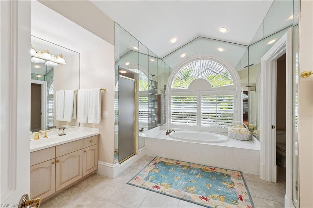 356 Colony Dr, Naples, FL 34108-34
