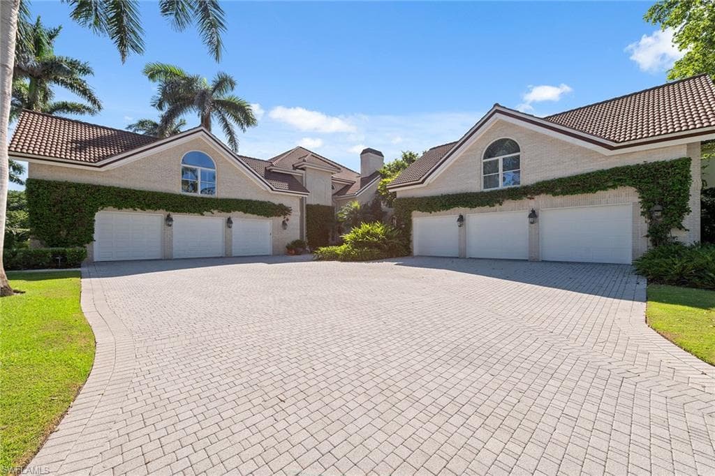 356 Colony Dr, Naples, FL 34108-2