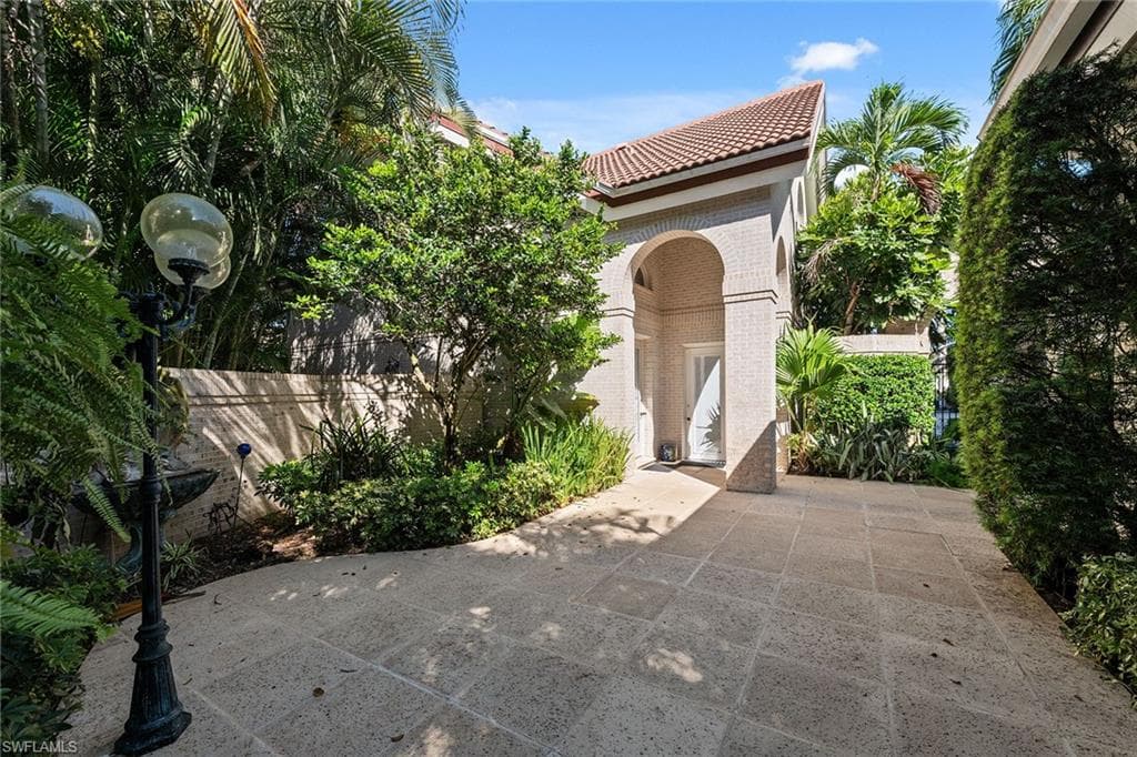 356 Colony Dr, Naples, FL 34108-43