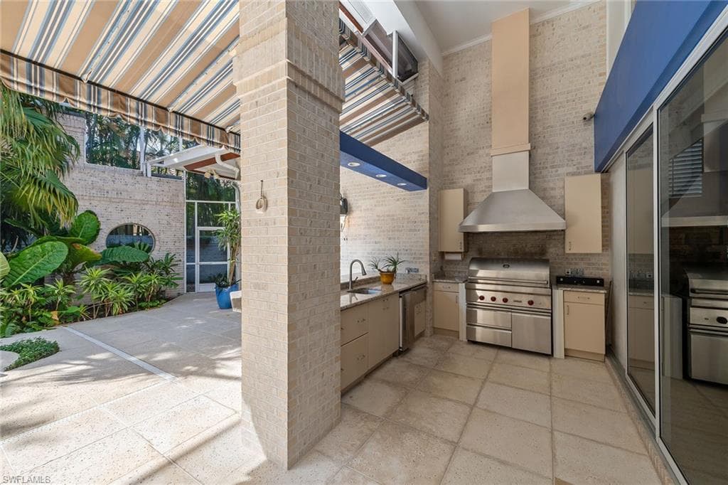 356 Colony Dr, Naples, FL 34108-44