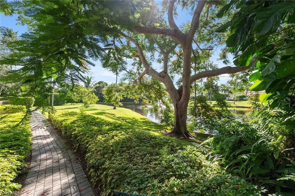 356 Colony Dr, Naples, FL 34108-46