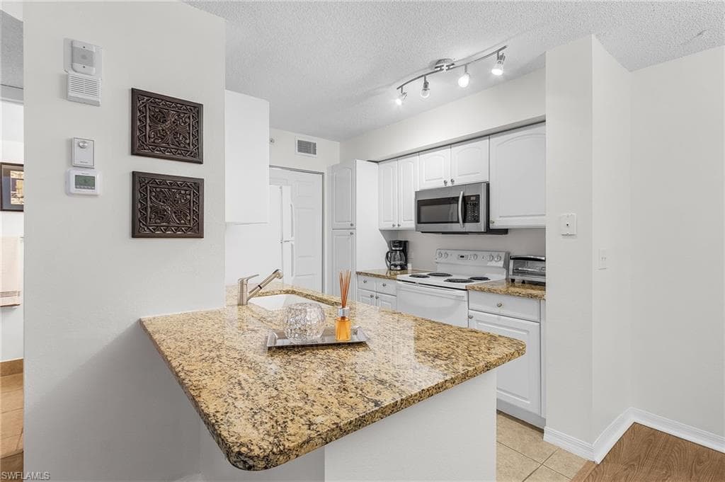 8920 Colonnades Ct E 524, Bonita Springs, FL 34135-7