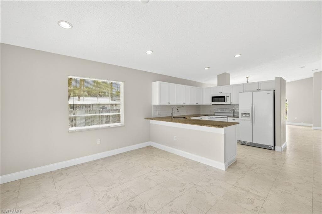 810 7th St SW, Naples, FL 34117-9