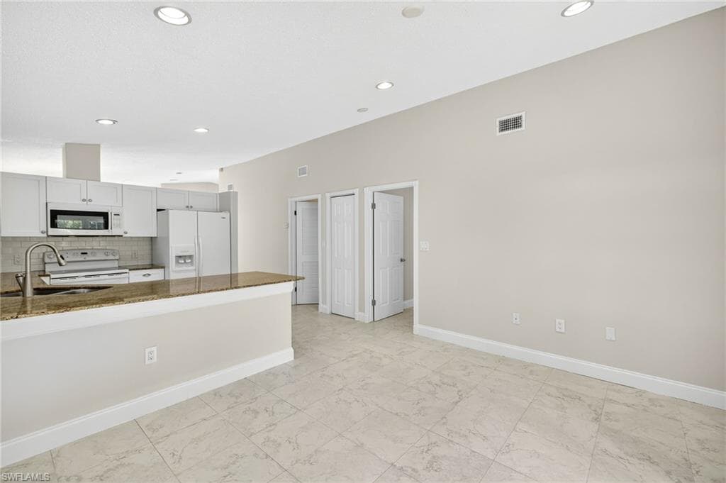 810 7th St SW, Naples, FL 34117-10