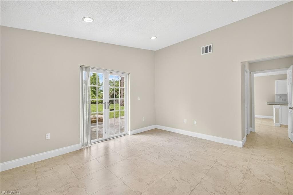 810 7th St SW, Naples, FL 34117-13