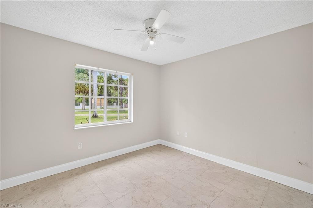 810 7th St SW, Naples, FL 34117-16