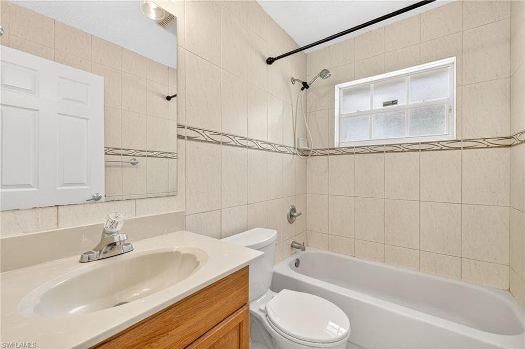 810 7th St SW, Naples, FL 34117-18