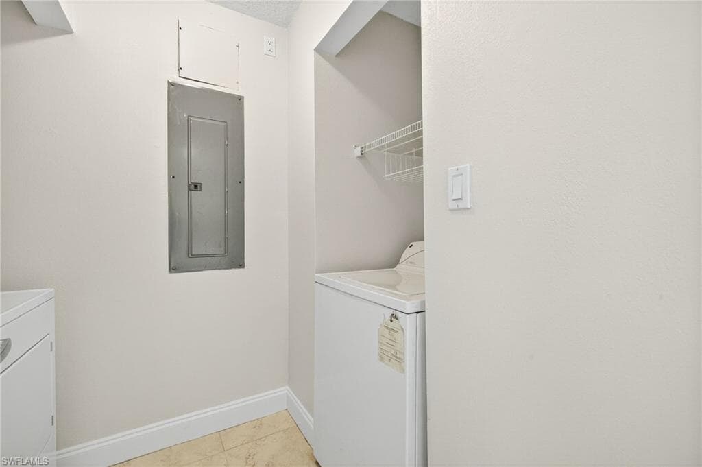 810 7th St SW, Naples, FL 34117-19