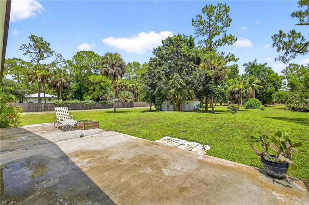 810 7th St SW, Naples, FL 34117-20