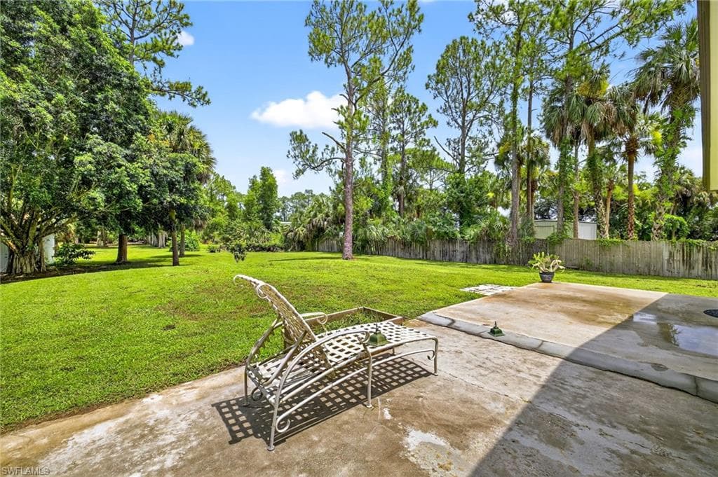 810 7th St SW, Naples, FL 34117-21