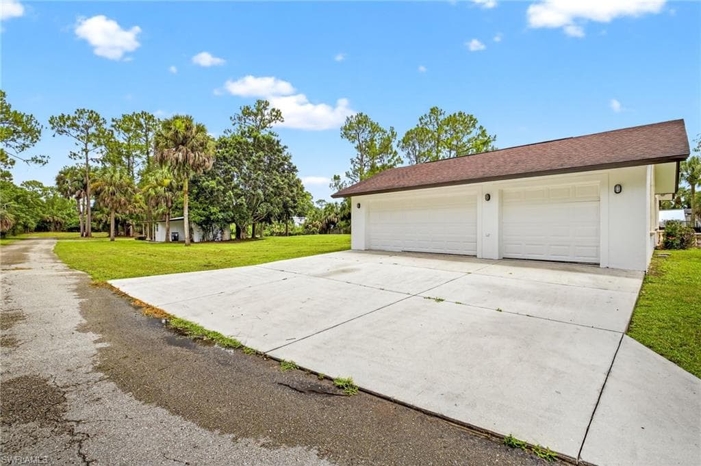 810 7th St SW, Naples, FL 34117-22