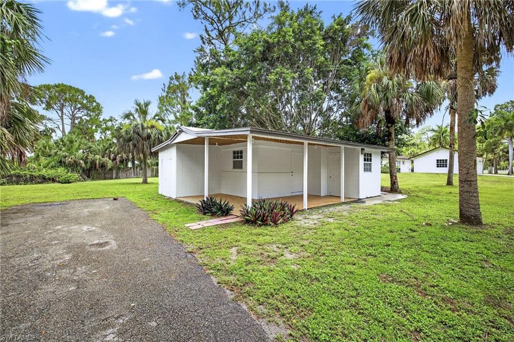 810 7th St SW, Naples, FL 34117-24