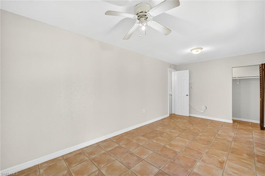 810 7th St SW, Naples, FL 34117-25