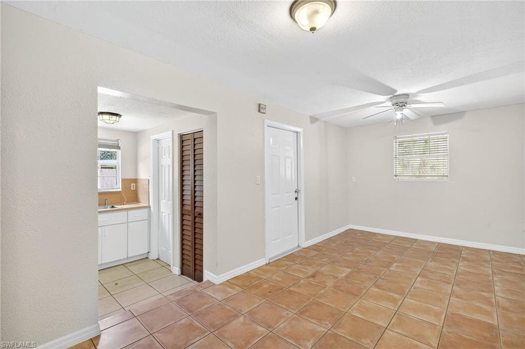 810 7th St SW, Naples, FL 34117-26