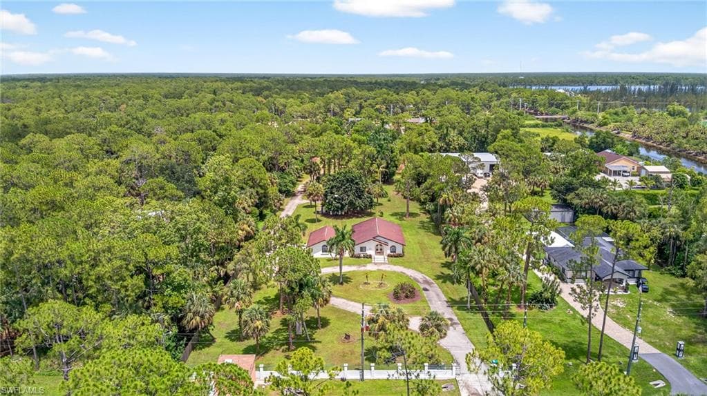 810 7th St SW, Naples, FL 34117-31