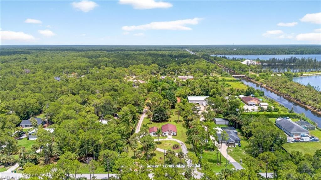 810 7th St SW, Naples, FL 34117-32