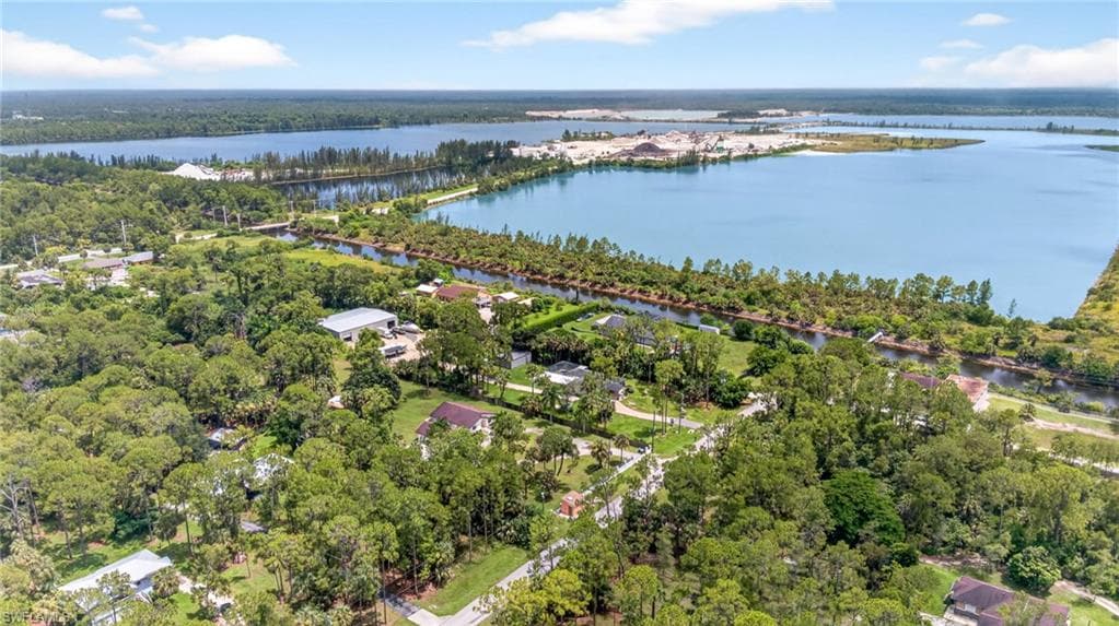 810 7th St SW, Naples, FL 34117-33