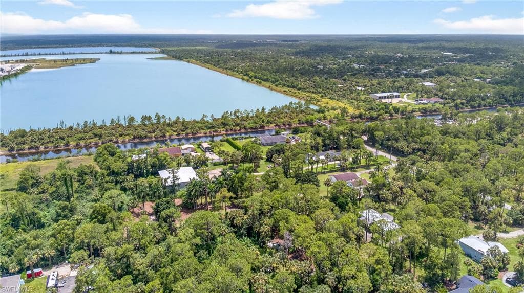 810 7th St SW, Naples, FL 34117-36
