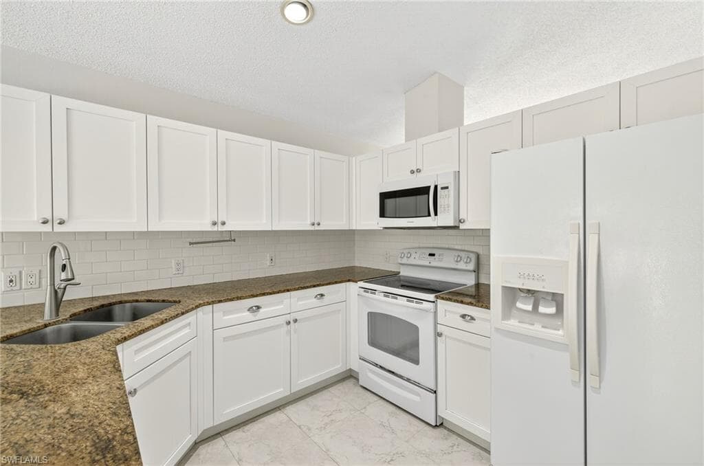 810 7th St SW, Naples, FL 34117-8
