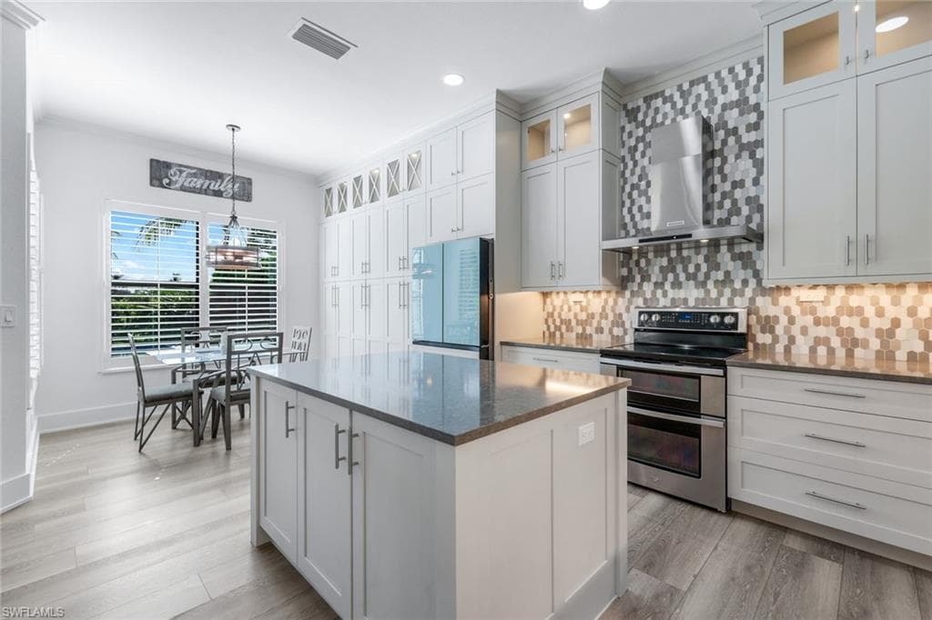 2704 Crystal Way, Naples, FL 34119-17