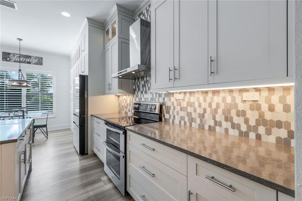 2704 Crystal Way, Naples, FL 34119-19