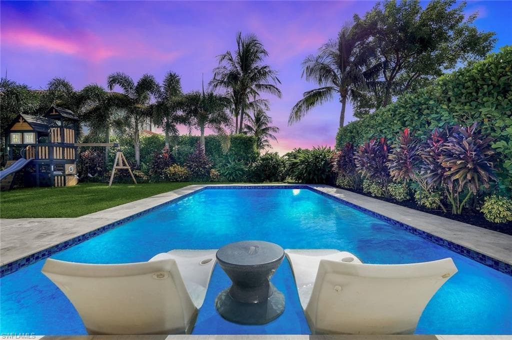 2704 Crystal Way, Naples, FL 34119-1
