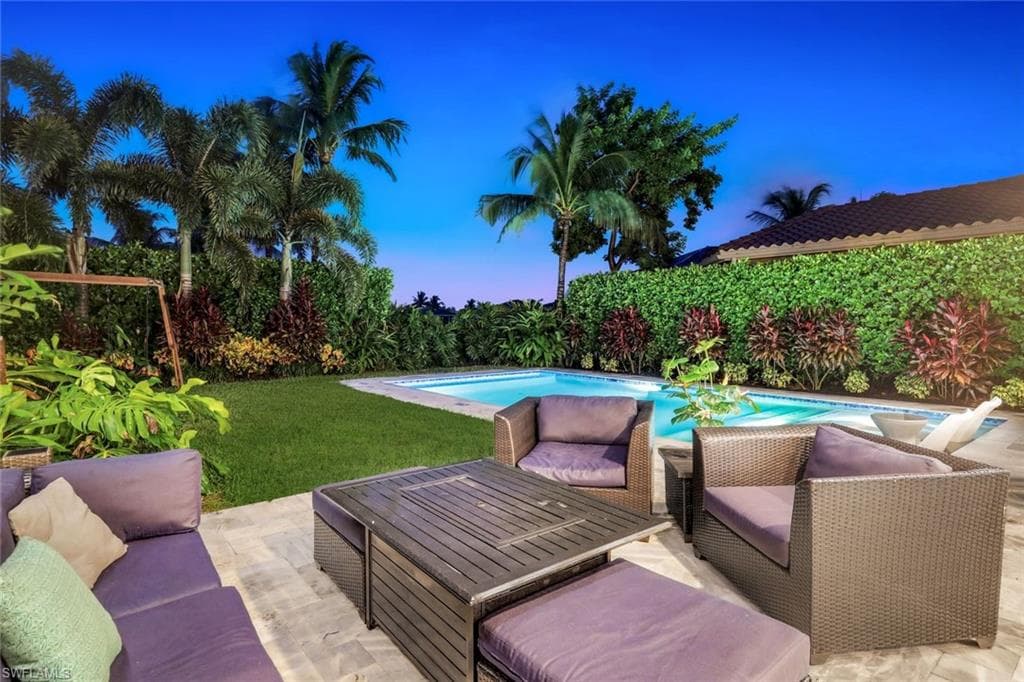 2704 Crystal Way, Naples, FL 34119-34