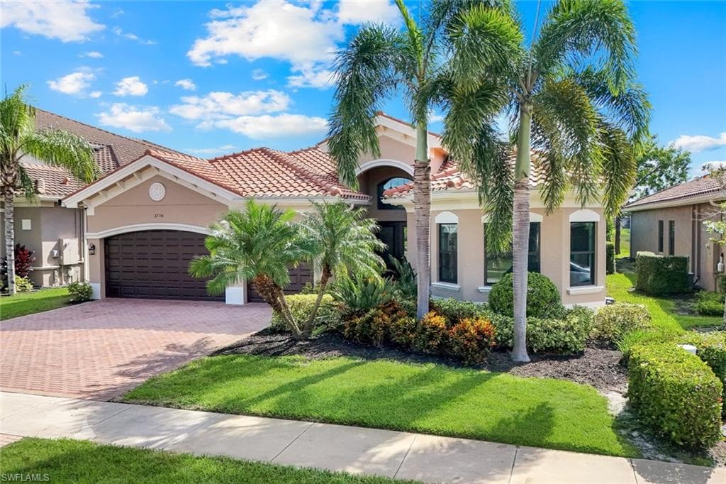 2704 Crystal Way, Naples, FL 34119-3