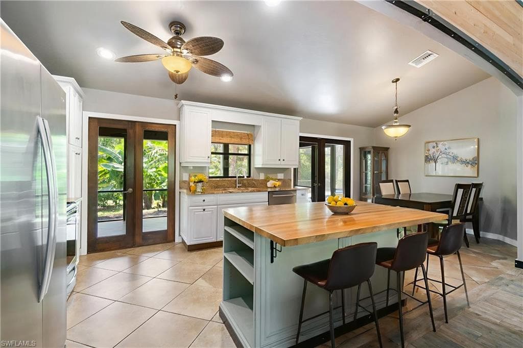 681 23rd St NW, Naples, FL 34120-9