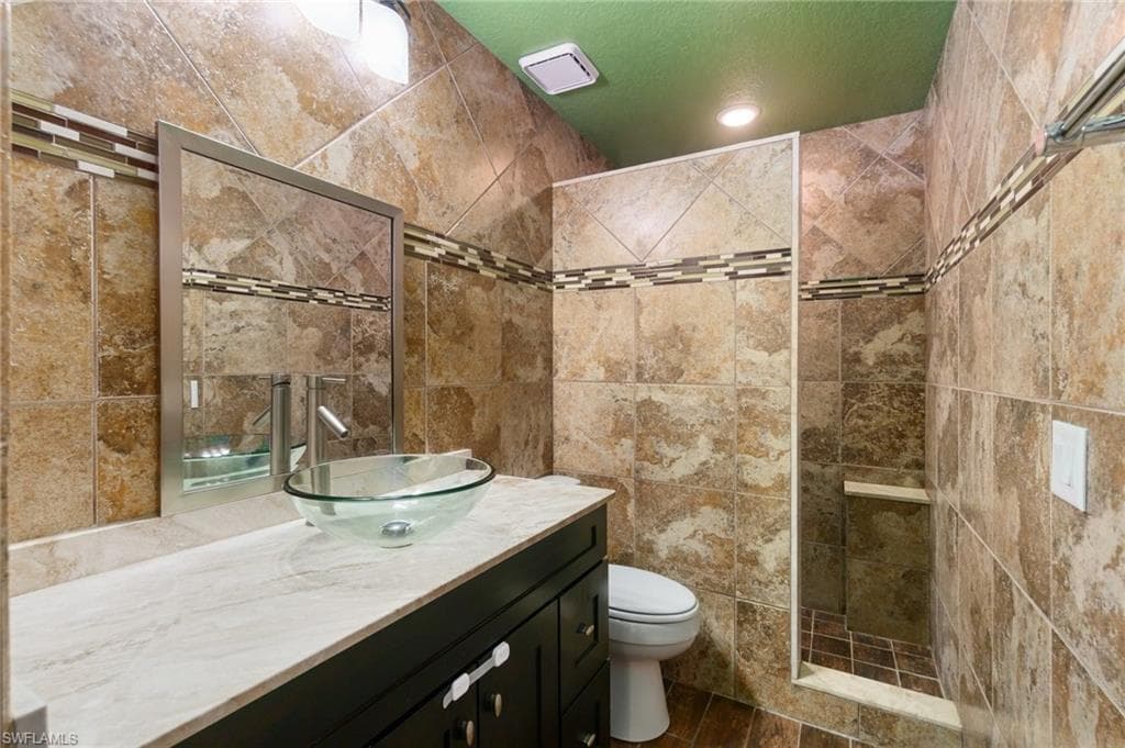 681 23rd St NW, Naples, FL 34120-17