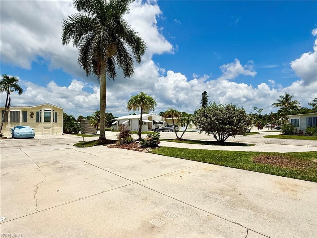 449 Cheetah Dr, Naples, FL 34114-8