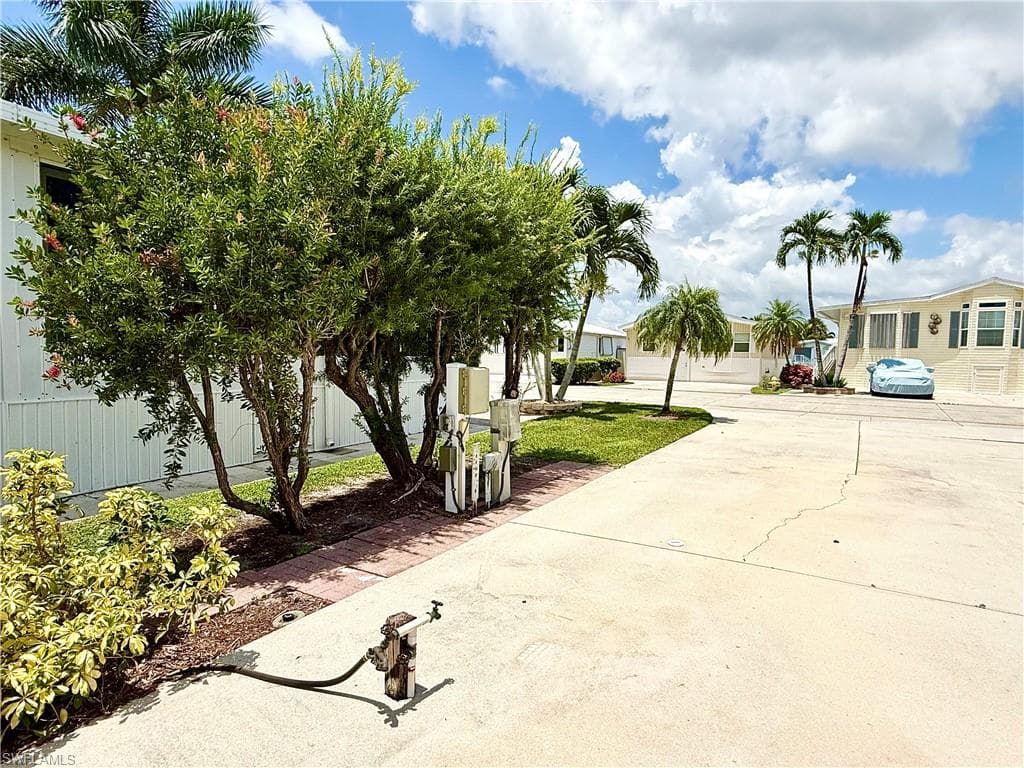 449 Cheetah Dr, Naples, FL 34114-10