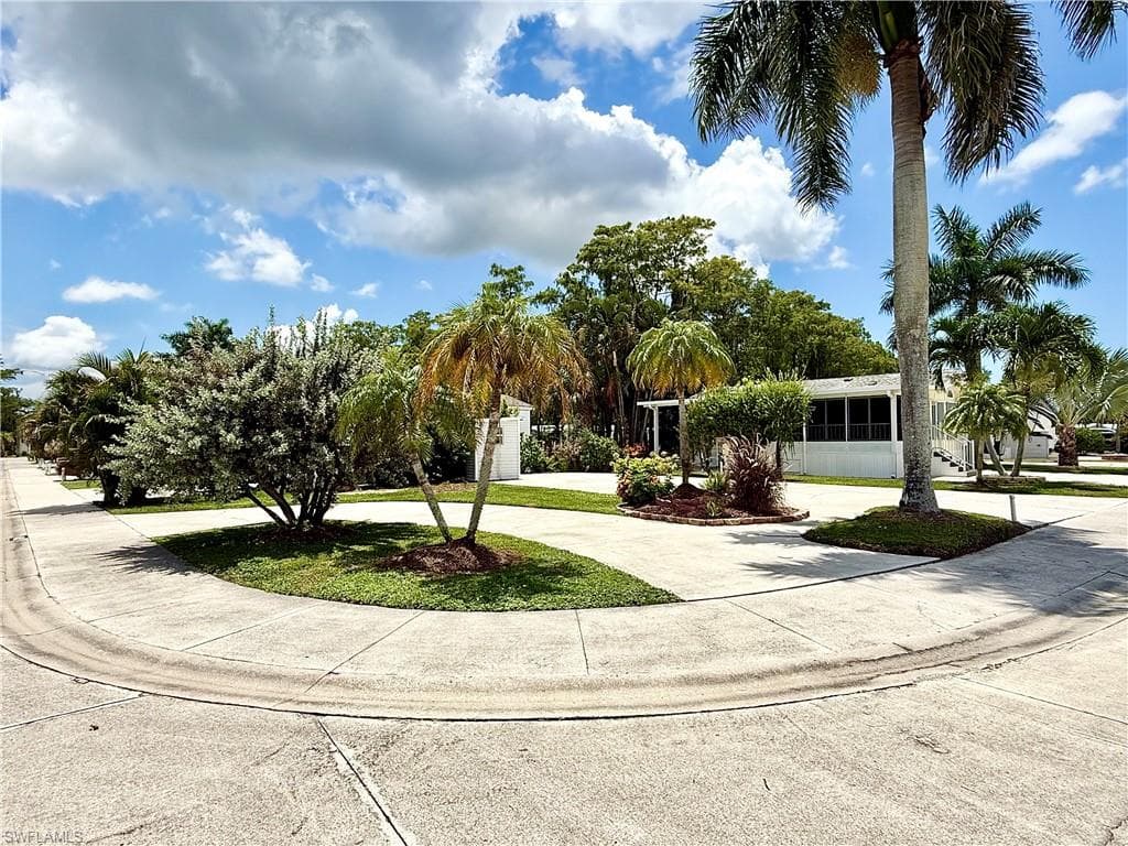 449 Cheetah Dr, Naples, FL 34114-4