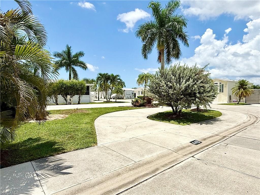 449 Cheetah Dr, Naples, FL 34114-5