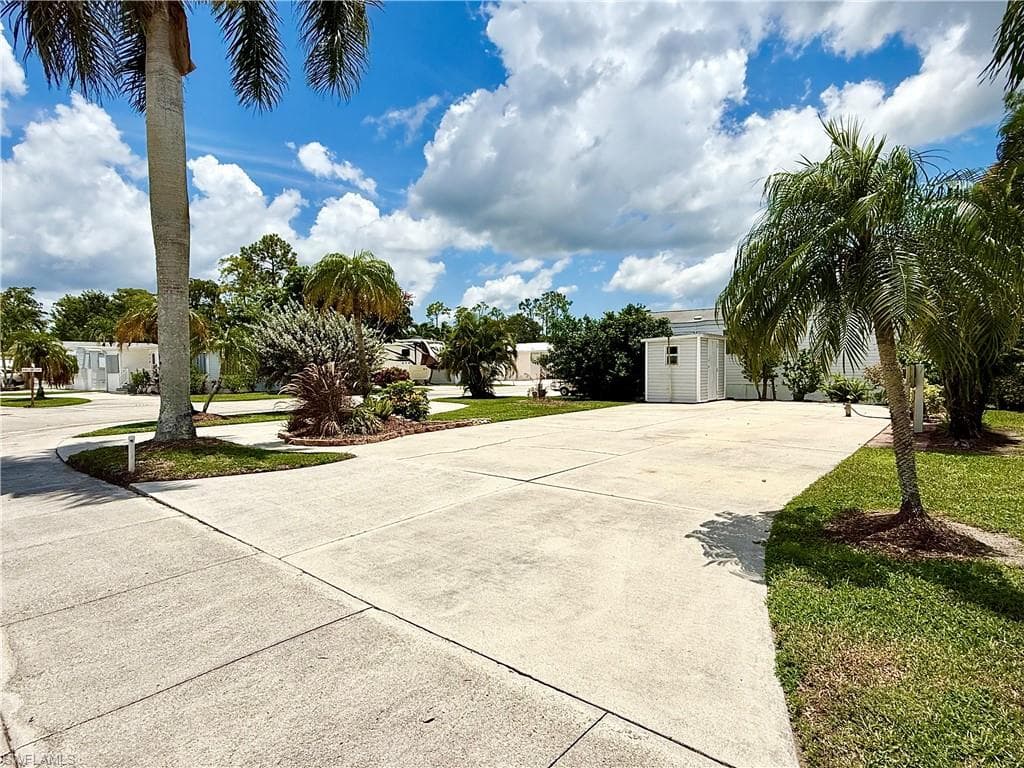 449 Cheetah Dr, Naples, FL 34114-7