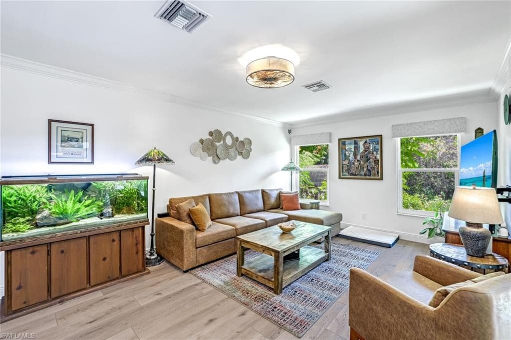 401 Panay Ave, Naples, FL 34113-17