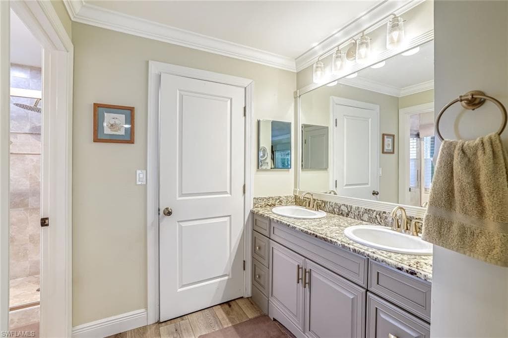 401 Panay Ave, Naples, FL 34113-20