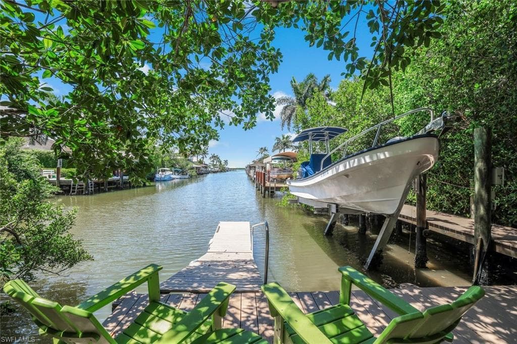 401 Panay Ave, Naples, FL 34113-39