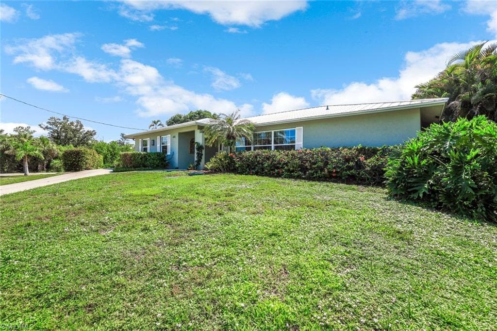 401 Panay Ave, Naples, FL 34113-5