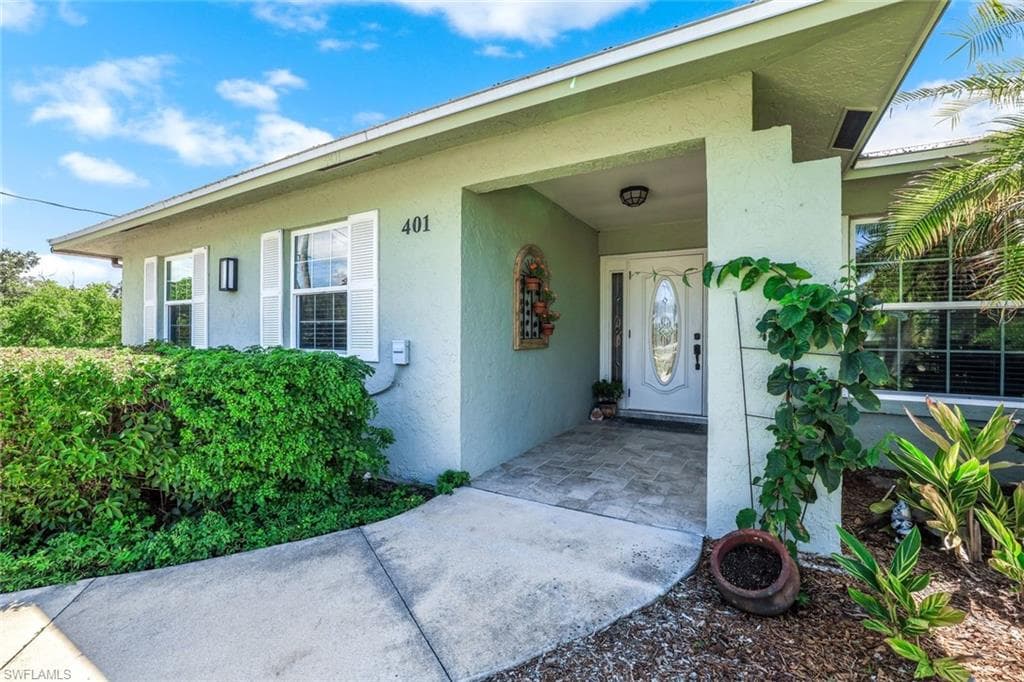 401 Panay Ave, Naples, FL 34113-6