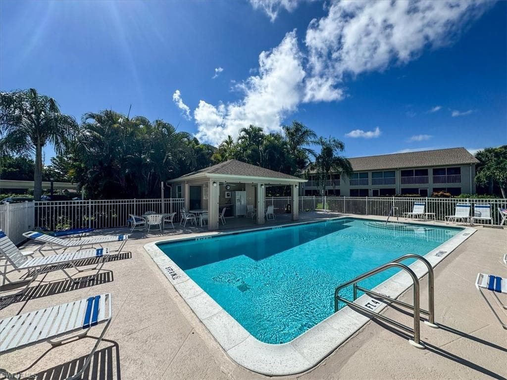 338 Bradstrom Cir 102, Naples, FL 34113-22