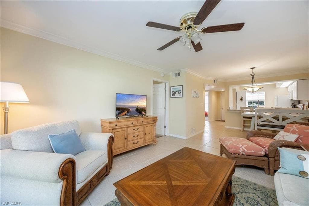 338 Bradstrom Cir 102, Naples, FL 34113-7